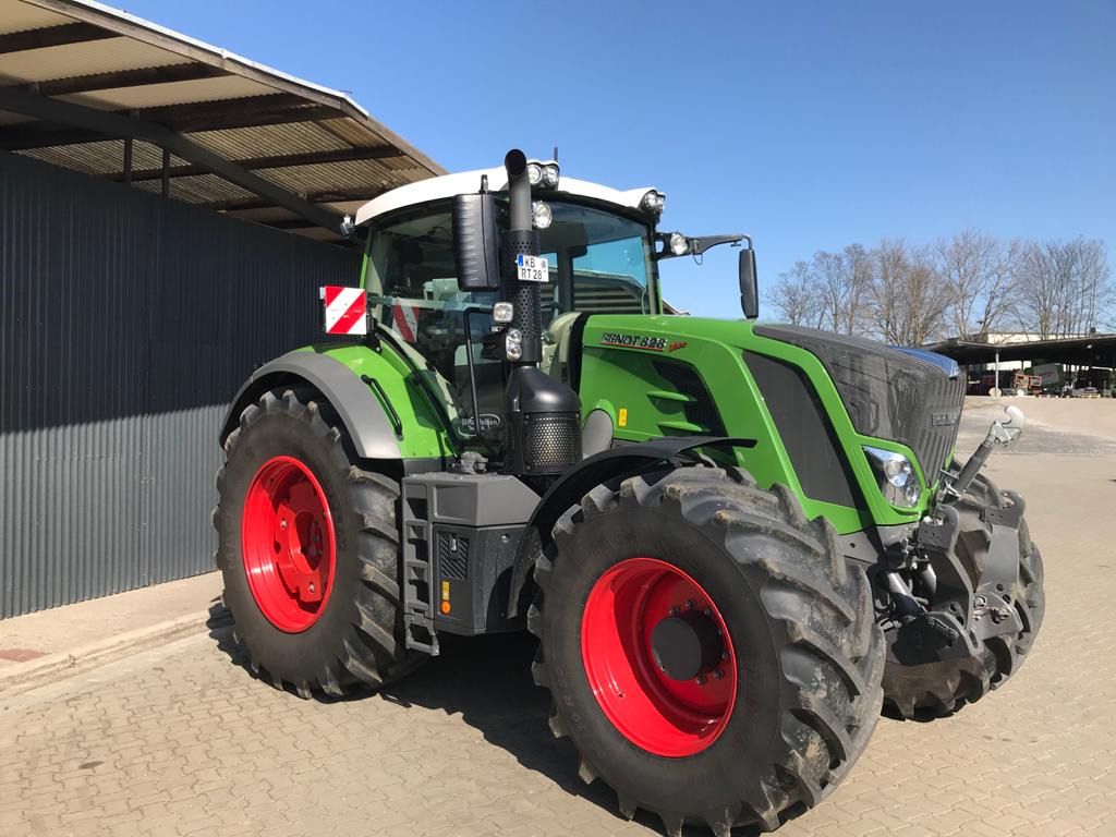 Fendt 828 Vario S4 Profi - Трактор: фото 3 Fendt 828 Vario S4 Profi - Трактор: фото 3