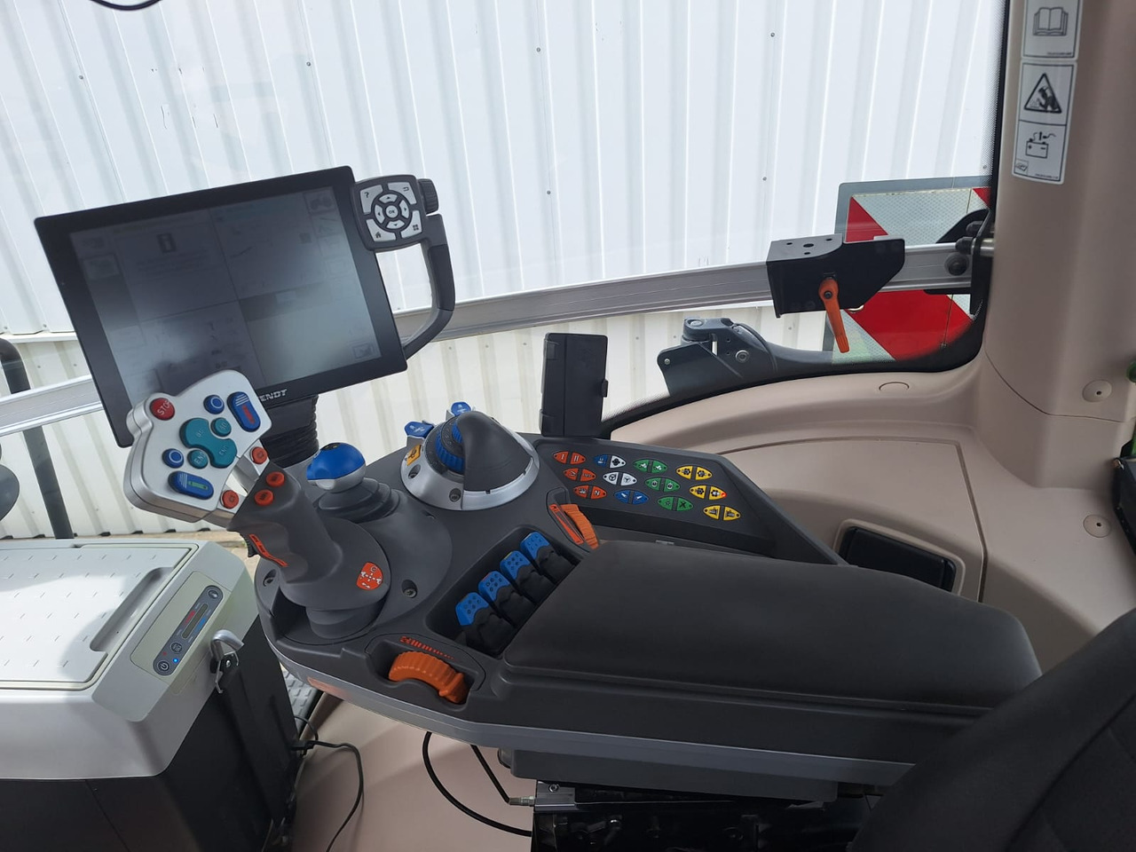 Fendt 828 Vario S4 ProfiPlus - Трактор: фото 5 Fendt 828 Vario S4 ProfiPlus - Трактор: фото 5