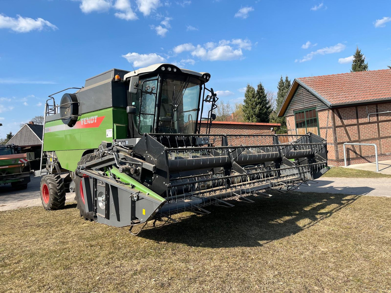 Fendt Mähdrescher 5225 E - Зерноуборочный комбайн: фото 1 Fendt Mähdrescher 5225 E - Зерноуборочный комбайн: фото 1