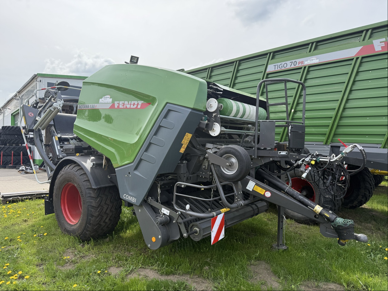 Fendt Press-Wickelkombi Rotana 130 F - Пресс-подборщик тюковый: фото 1 Fendt Press-Wickelkombi Rotana 130 F - Пресс-подборщик тюковый: фото 1