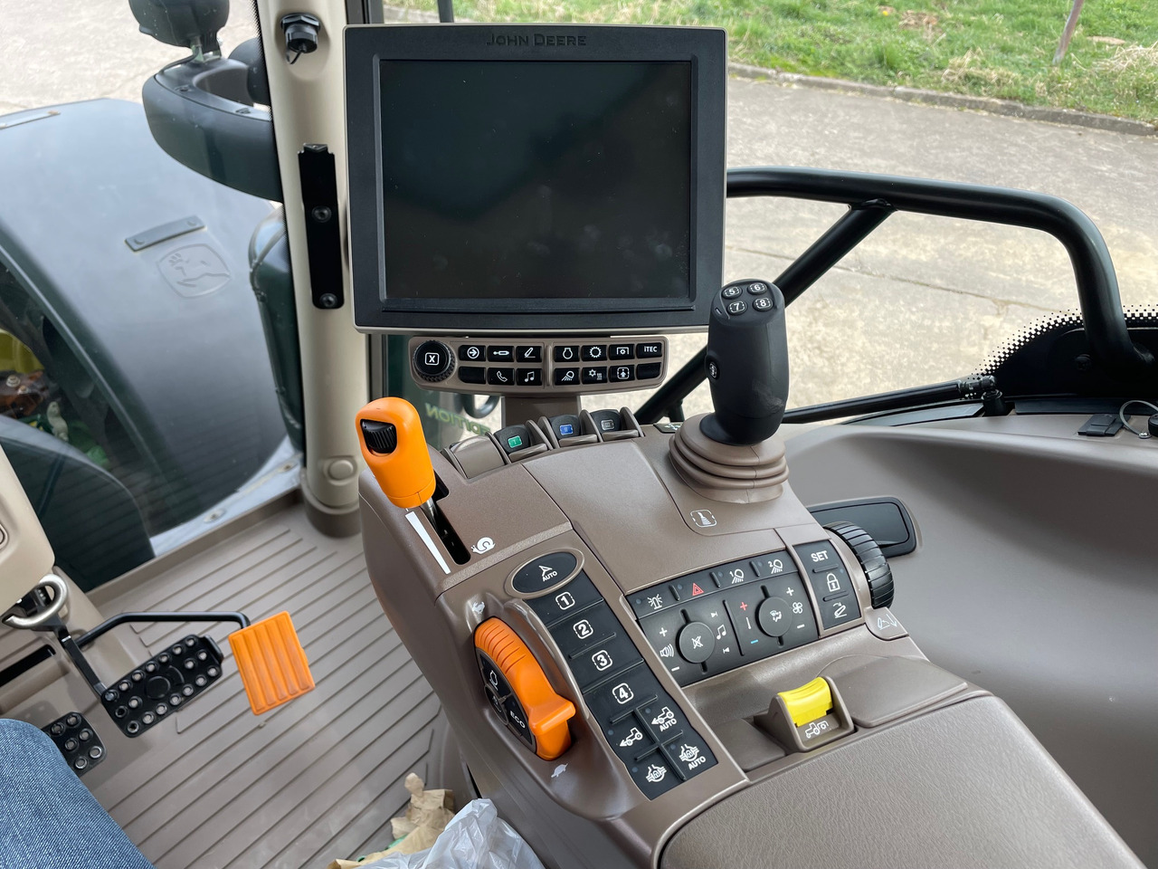 John Deere 6155R AutoPowr Premium Edition - Трактор: фото 4 John Deere 6155R AutoPowr Premium Edition - Трактор: фото 4