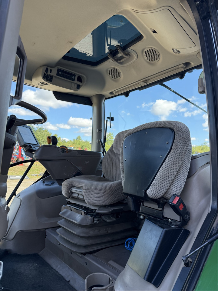 Трактор John Deere 6215R: фото 12 Трактор John Deere 6215R: фото 12