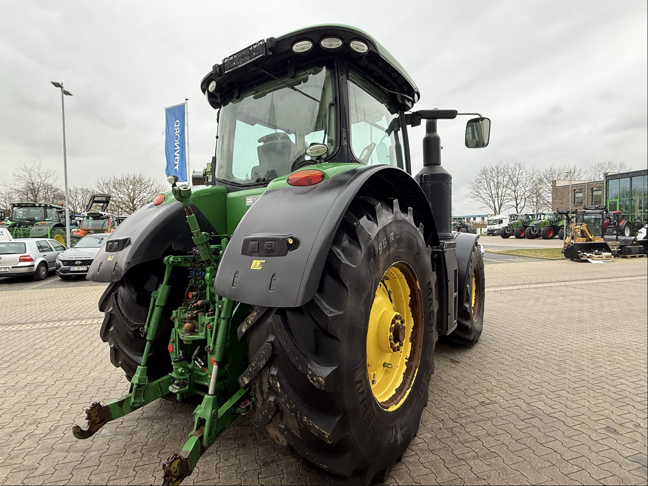 John Deere 8320 R E23 - Трактор: фото 5 John Deere 8320 R E23 - Трактор: фото 5