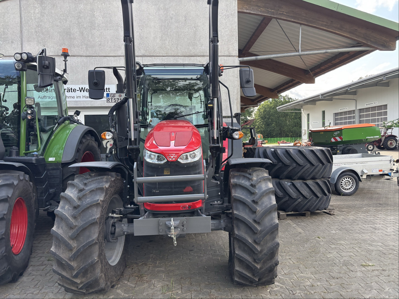 Massey Ferguson 5711M Dyna-4 4WD Cab - Трактор: фото 5 Massey Ferguson 5711M Dyna-4 4WD Cab - Трактор: фото 5