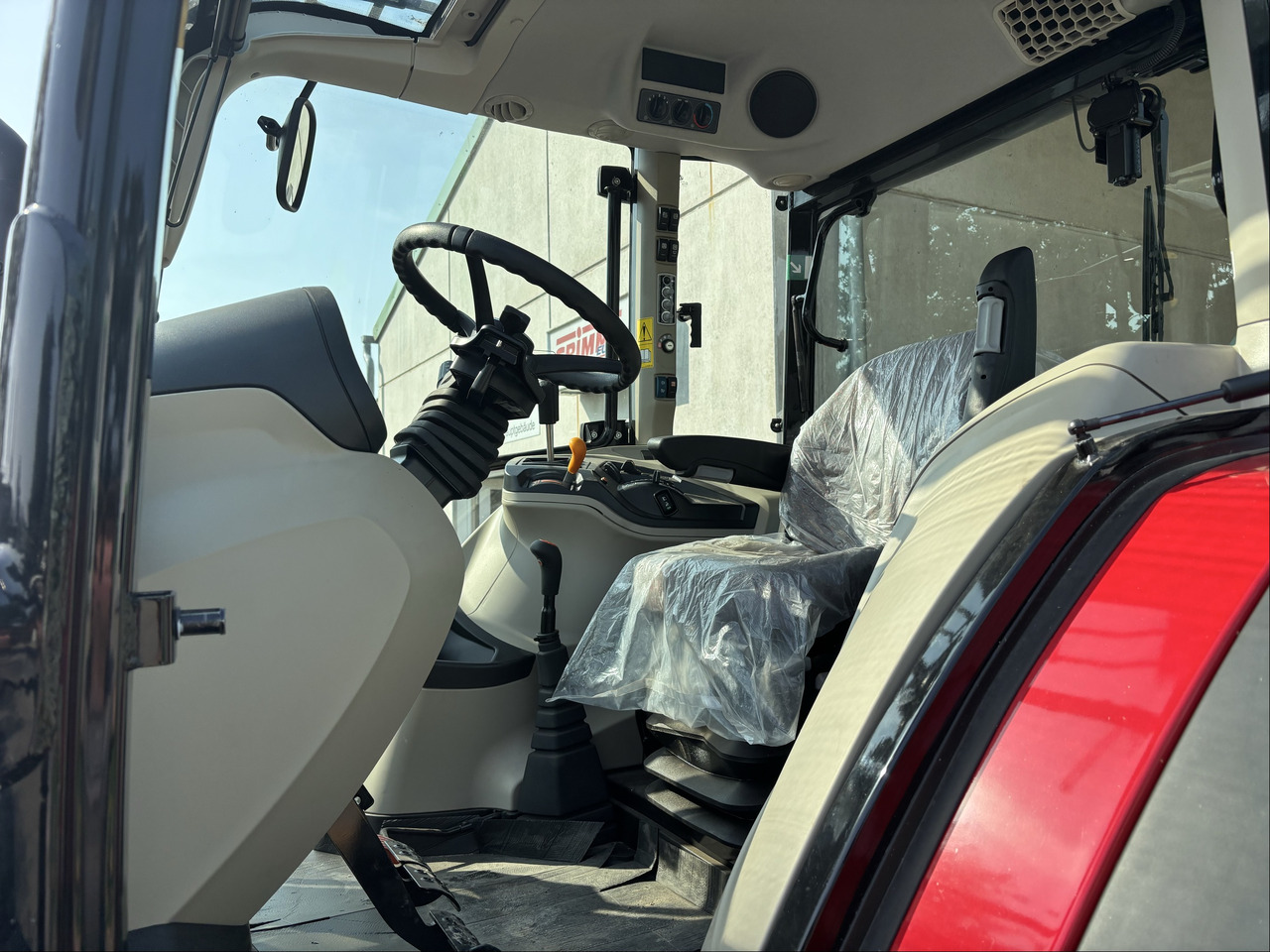 Massey Ferguson 5712M 4WD Cab Essential - Трактор: фото 2 Massey Ferguson 5712M 4WD Cab Essential - Трактор: фото 2