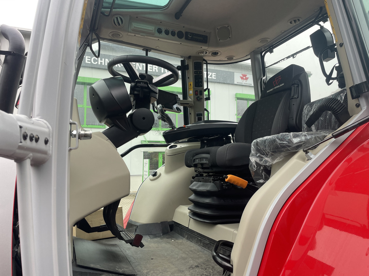 Massey Ferguson 7S.210 Dyna-VT EXCLUS - Трактор: фото 4 Massey Ferguson 7S.210 Dyna-VT EXCLUS - Трактор: фото 4