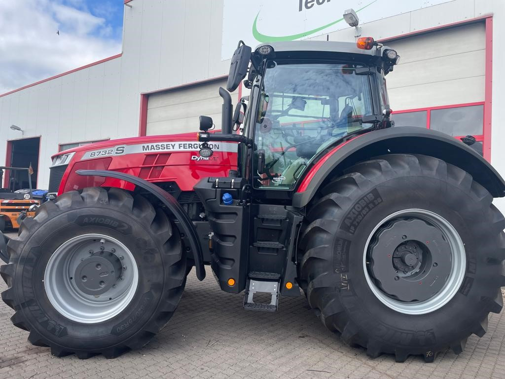 Massey Ferguson 8732 Dyna-VT EXCLUSIVE - Трактор: фото 1 Massey Ferguson 8732 Dyna-VT EXCLUSIVE - Трактор: фото 1
