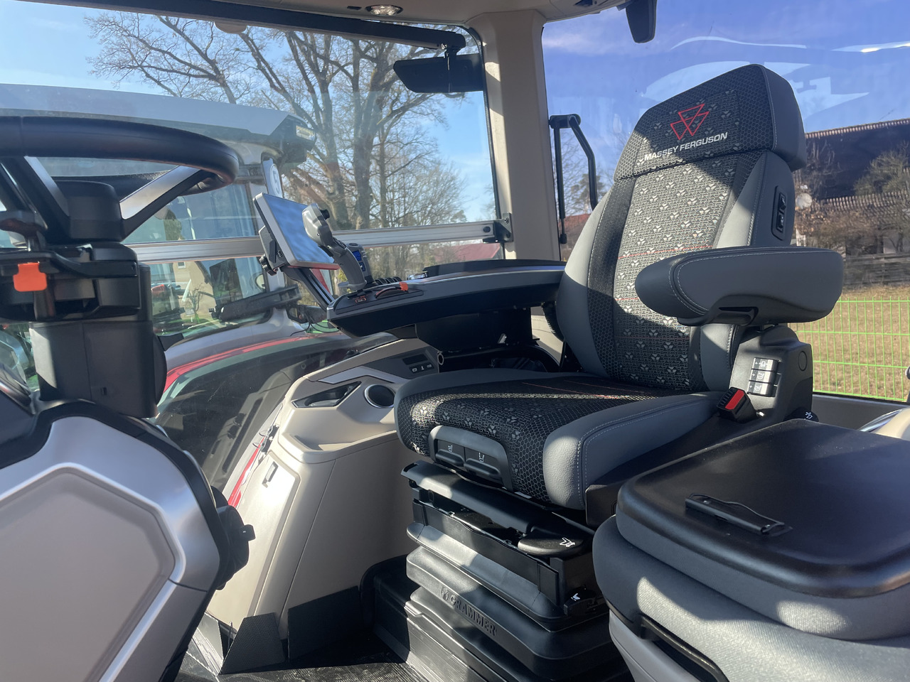 Massey Ferguson 8S.245 Dyna-VT EXCLUSIVE - Трактор: фото 4 Massey Ferguson 8S.245 Dyna-VT EXCLUSIVE - Трактор: фото 4