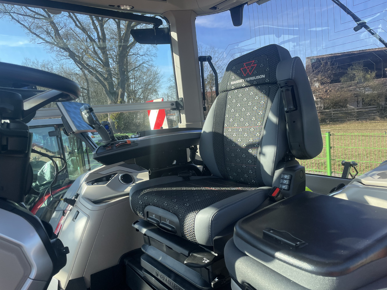 Massey Ferguson 8S.265 Dyna-VT EXCLUSIVE - Трактор: фото 5 Massey Ferguson 8S.265 Dyna-VT EXCLUSIVE - Трактор: фото 5