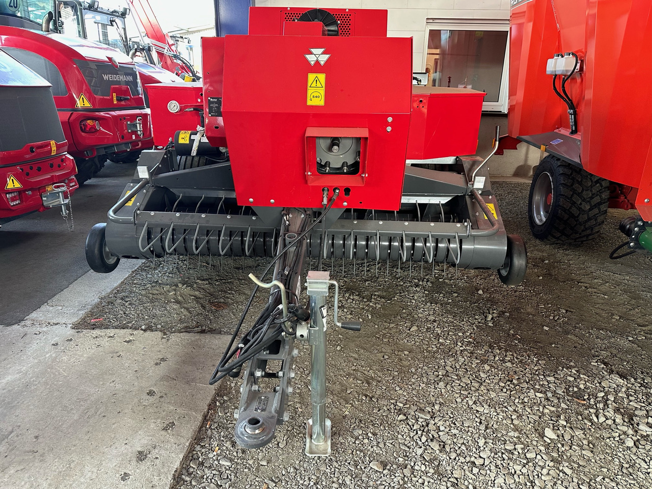 Massey Ferguson Hochdruckpresse 1840 - Обмотчик рулонов: фото 3 Massey Ferguson Hochdruckpresse 1840 - Обмотчик рулонов: фото 3