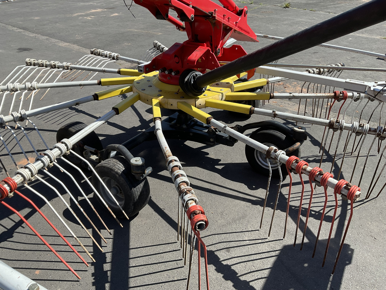 Pöttinger Top 722 Seitenschwader - Сеноворошилка: фото 4 Pöttinger Top 722 Seitenschwader - Сеноворошилка: фото 4