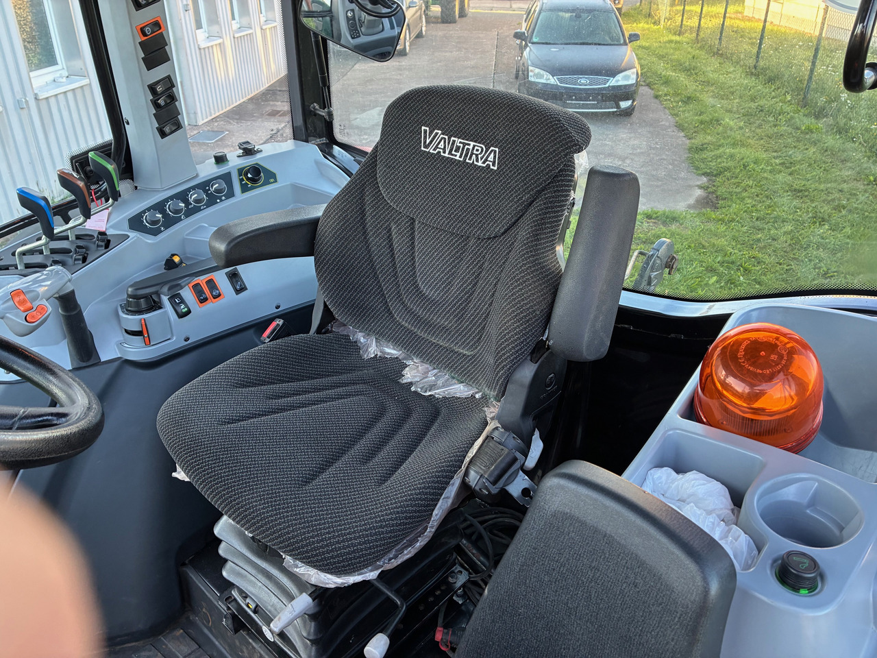 Valtra A114MH4 AC 71.5 - Трактор: фото 4 Valtra A114MH4 AC 71.5 - Трактор: фото 4