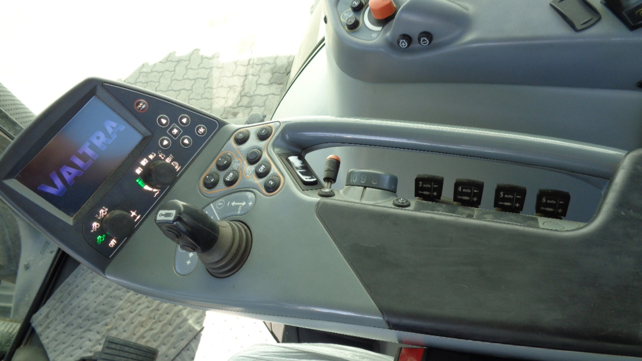 Трактор Valtra S374: фото 6