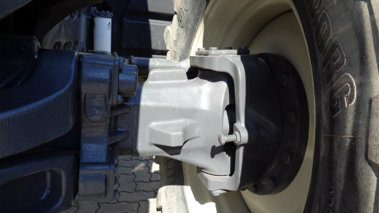 Трактор Valtra S374: фото 12