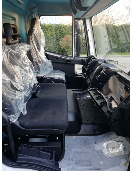 Iveco EUROCARGO Euro 6 - Кабина и интерьер для Грузовиков: фото 4 Iveco EUROCARGO Euro 6 - Кабина и интерьер для Грузовиков: фото 4