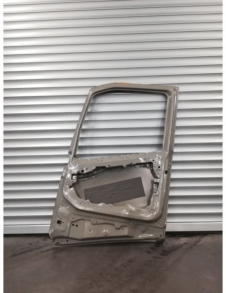 Volvo RIGHT SIDE (RH) NAKED - BARE - Дверь и запчасти для Грузовиков: фото 2 Volvo RIGHT SIDE (RH) NAKED - BARE - Дверь и запчасти для Грузовиков: фото 2