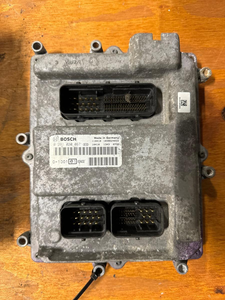 MAN ENGINE ECU 51.25833-7524 - Блок управления для Грузовиков: фото 1 MAN ENGINE ECU 51.25833-7524 - Блок управления для Грузовиков: фото 1