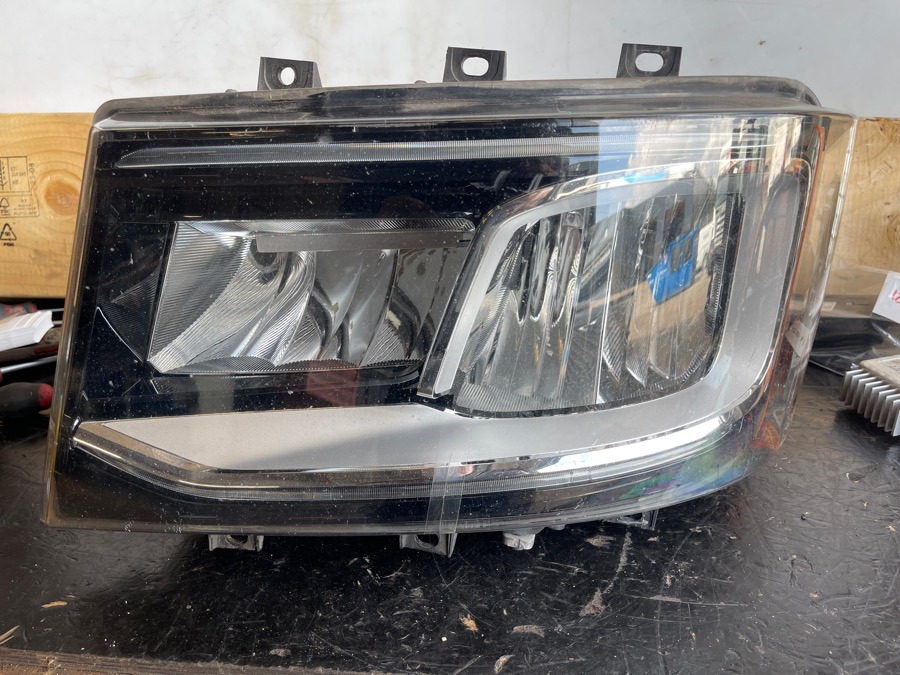 SCANIA HEAD LAMP 2379882 - Свет/ Освещение для Грузовиков: фото 1 SCANIA HEAD LAMP 2379882 - Свет/ Освещение для Грузовиков: фото 1