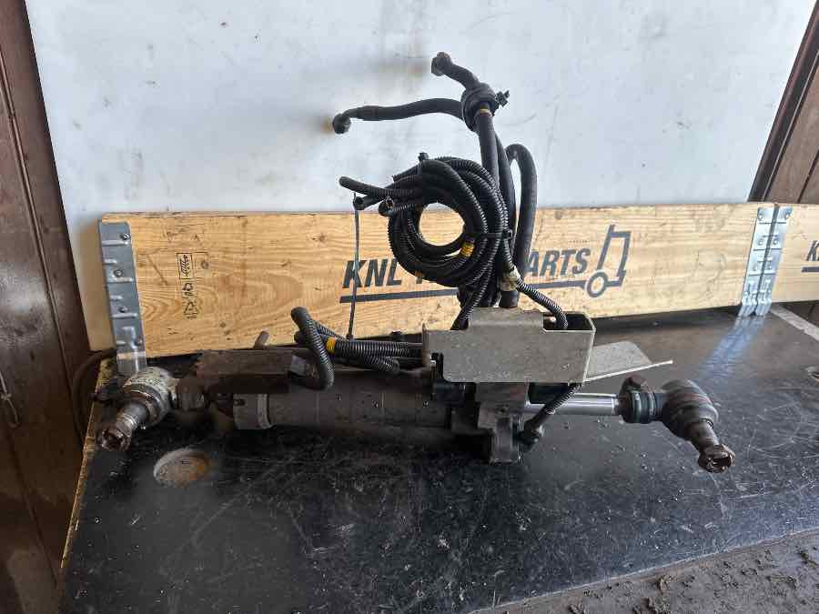 SCANIA HYDRAULIC CYLINDER EST 2420899 - Рулевое управление для Грузовиков: фото 1 SCANIA HYDRAULIC CYLINDER EST 2420899 - Рулевое управление для Грузовиков: фото 1