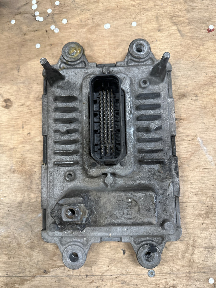 VOLVO ECU 21870075 P02 - Электрическая система для Грузовиков: фото 2 VOLVO ECU 21870075 P02 - Электрическая система для Грузовиков: фото 2