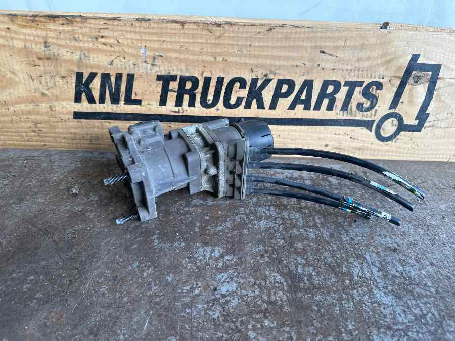 VOLVO FOOT BRAKE VALVE 21390592 - Тормозной клапан для Грузовиков: фото 2 VOLVO FOOT BRAKE VALVE 21390592 - Тормозной клапан для Грузовиков: фото 2