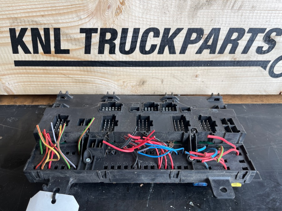 VOLVO FUSE AND RELAY CENTRE 20568055 - Электрическая система для Грузовиков: фото 2 VOLVO FUSE AND RELAY CENTRE 20568055 - Электрическая система для Грузовиков: фото 2