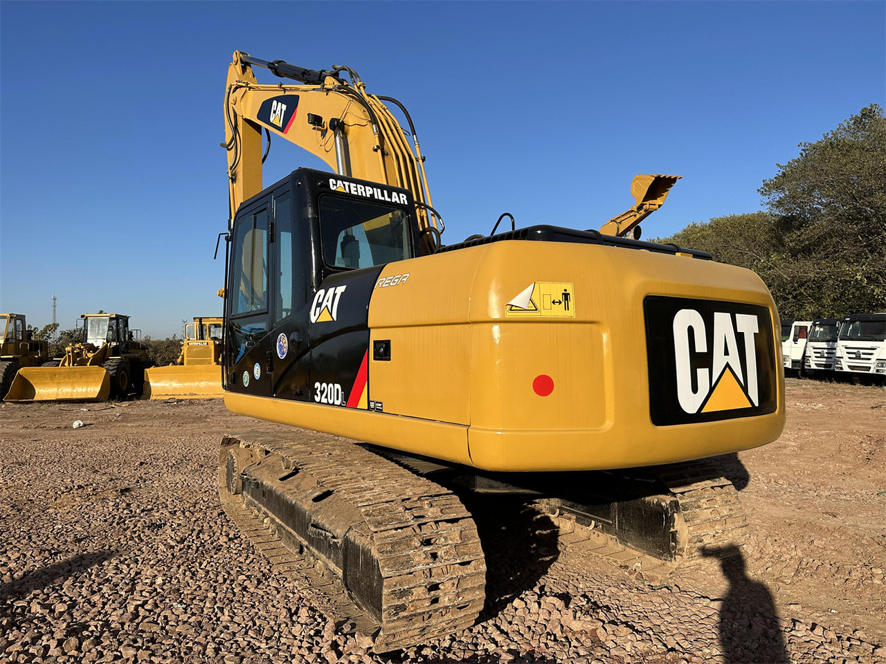 CAT 320DL - Гусеничный экскаватор: фото 3 CAT 320DL - Гусеничный экскаватор: фото 3