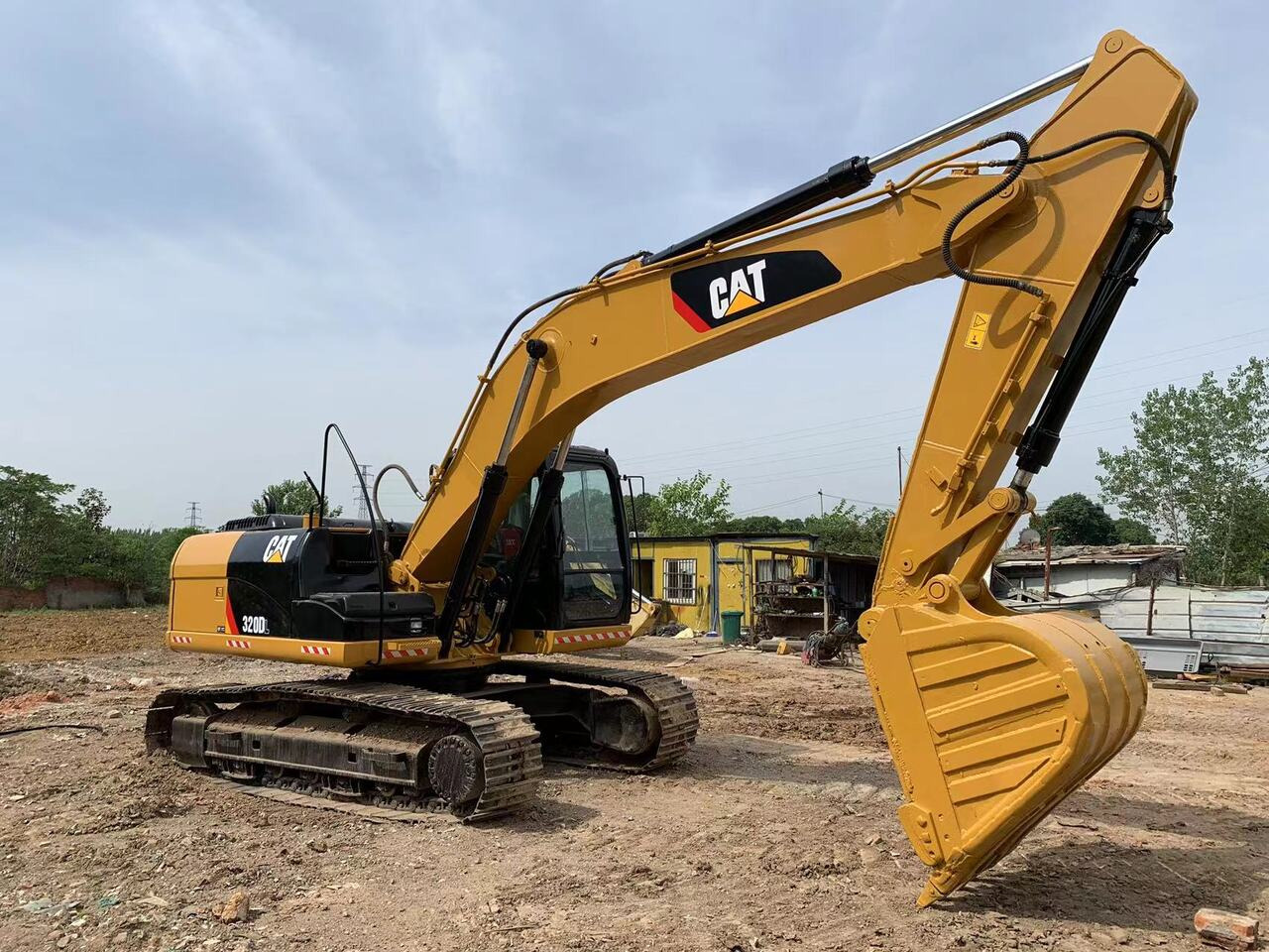 CATERPILLAR 320DL - Гусеничный экскаватор: фото 1 CATERPILLAR 320DL - Гусеничный экскаватор: фото 1