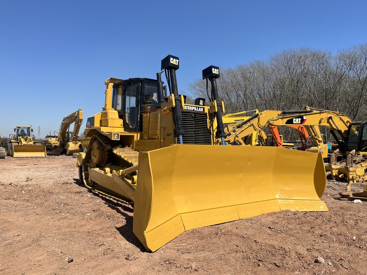 CATERPILLAR D8R - Бульдозер: фото 1 CATERPILLAR D8R - Бульдозер: фото 1