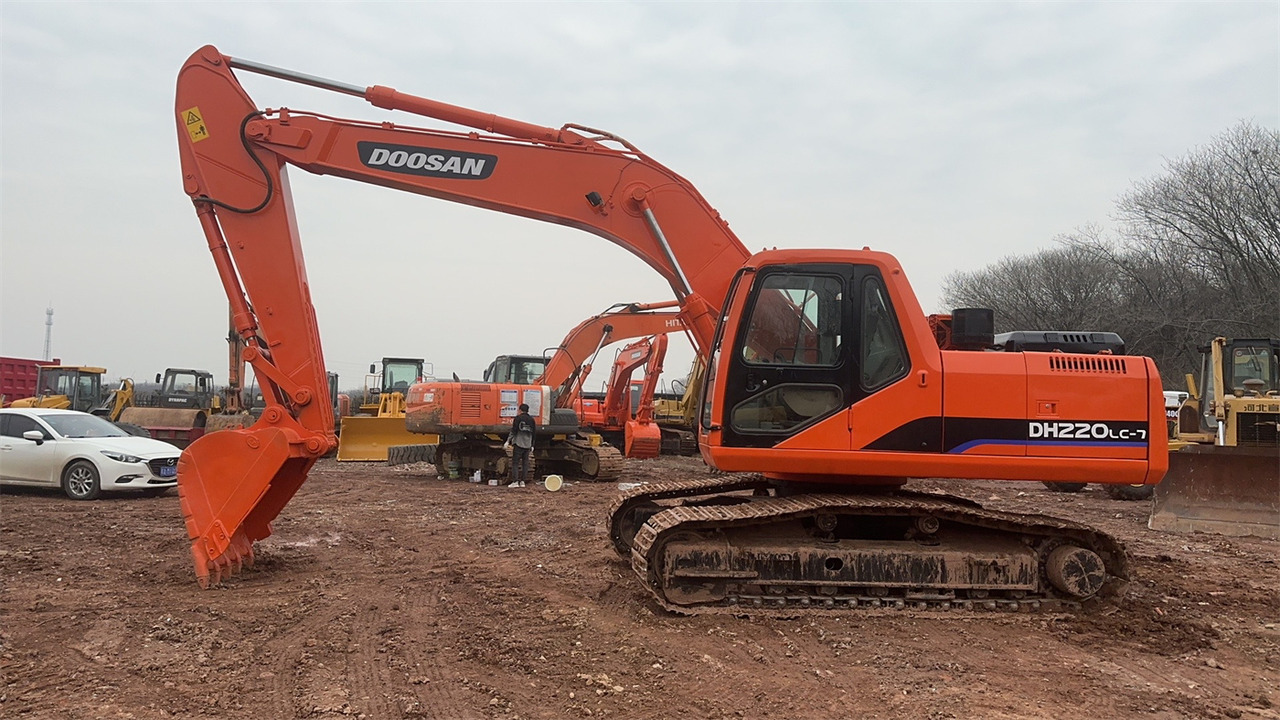 DOOSAN DH220 - Гусеничный экскаватор: фото 3 DOOSAN DH220 - Гусеничный экскаватор: фото 3