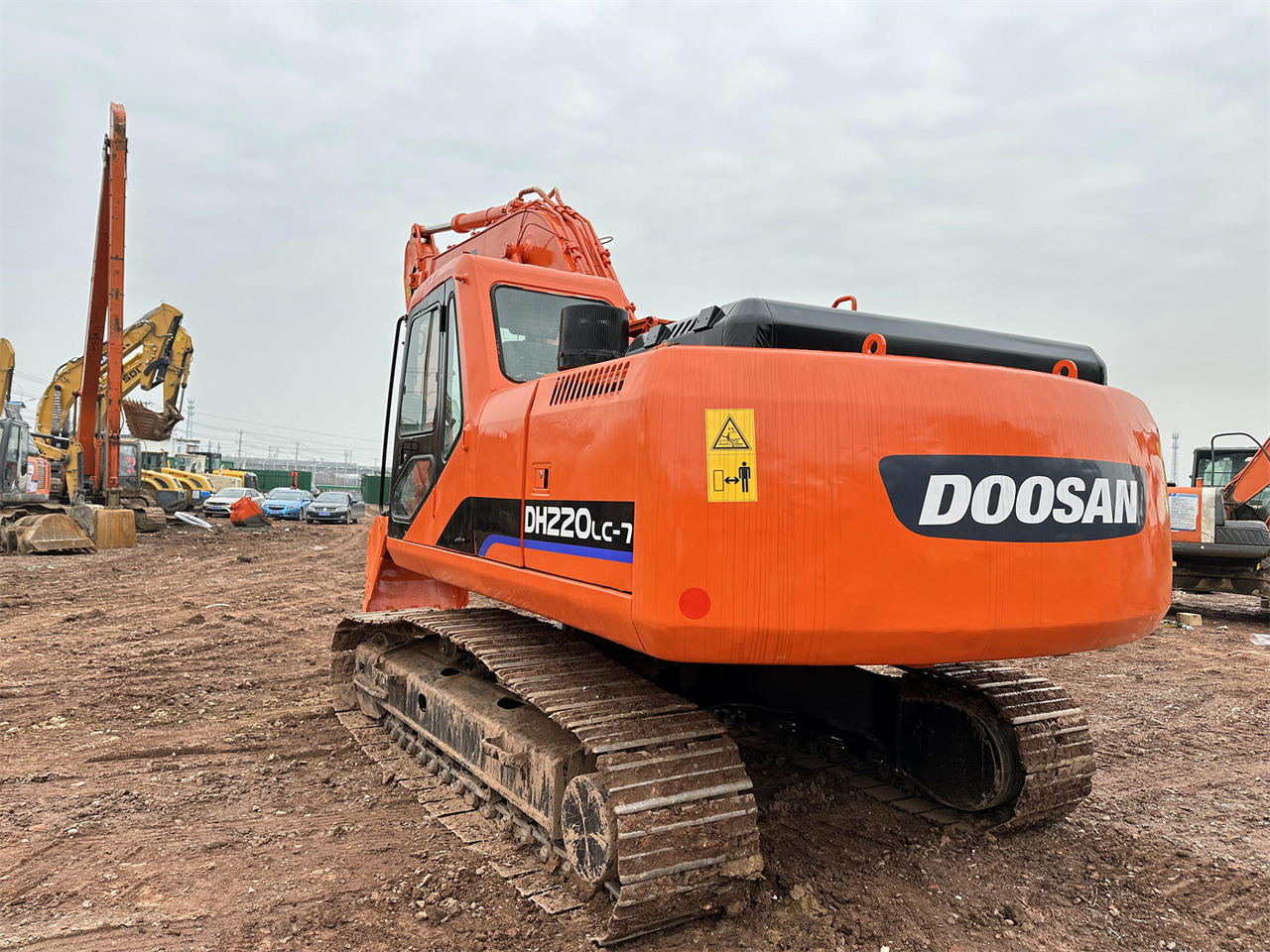 DOOSAN DH220 - Гусеничный экскаватор: фото 3 DOOSAN DH220 - Гусеничный экскаватор: фото 3