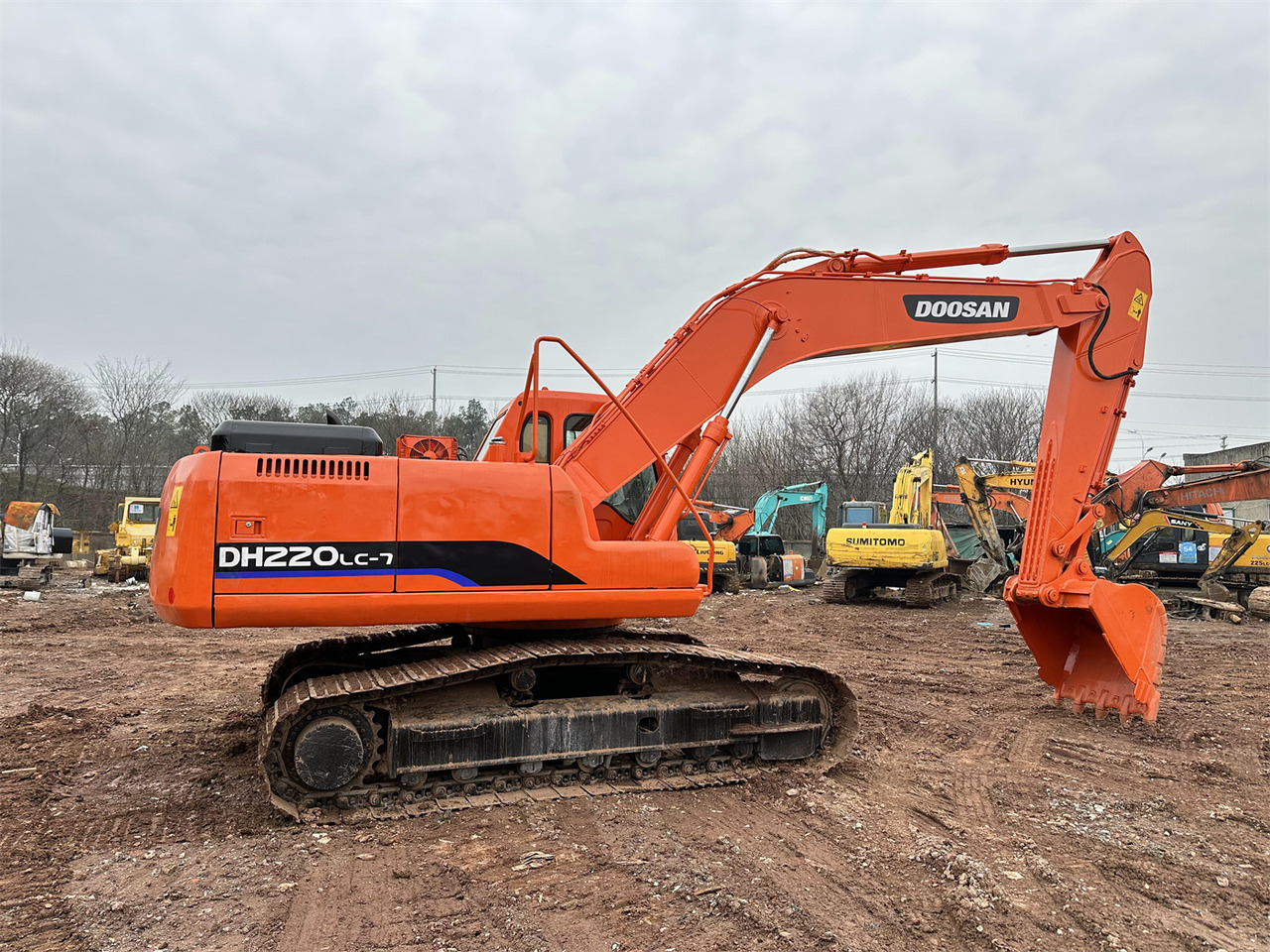 DOOSAN DH220 - Гусеничный экскаватор: фото 1 DOOSAN DH220 - Гусеничный экскаватор: фото 1