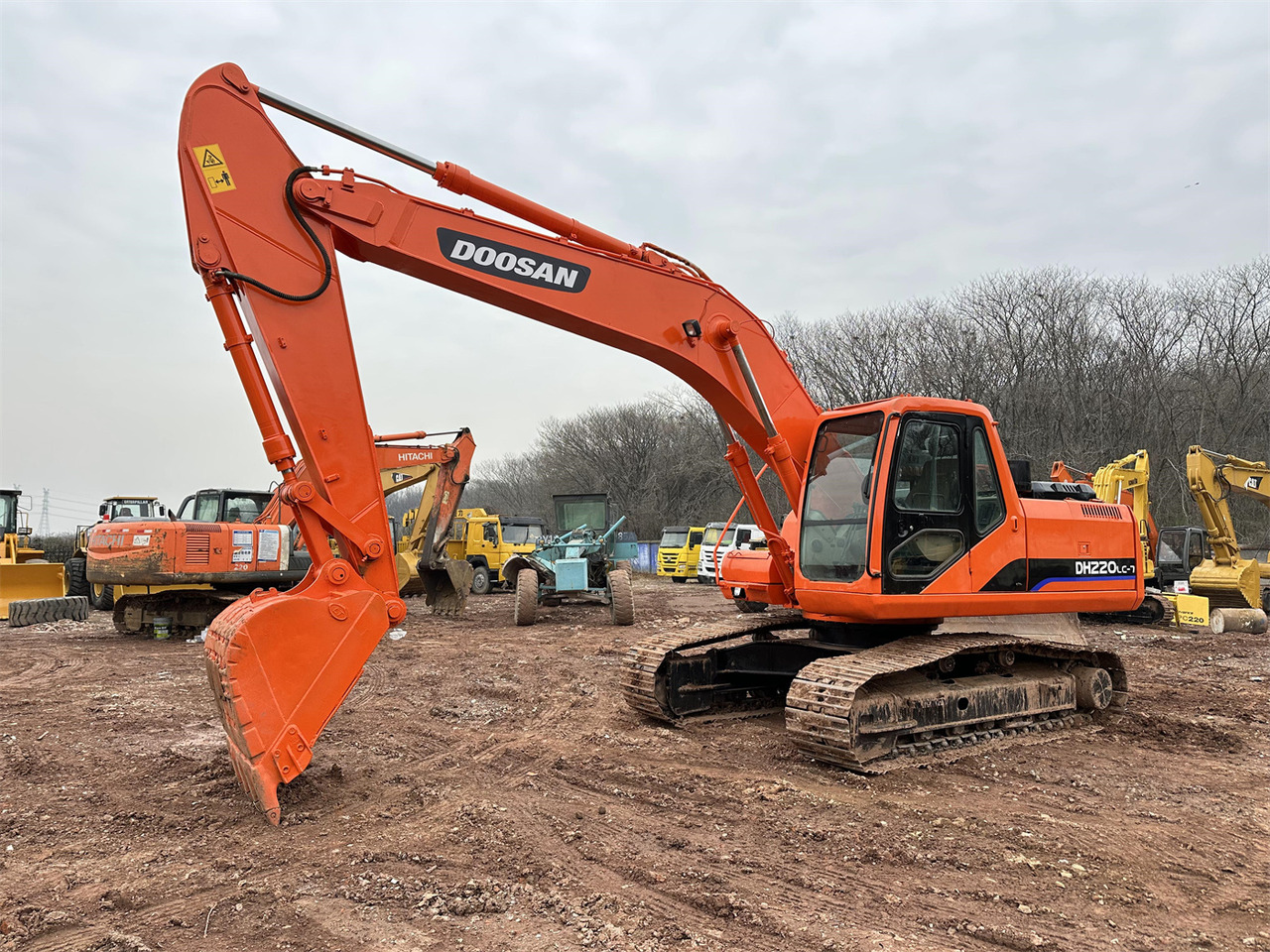 DOOSAN DH220 - Гусеничный экскаватор: фото 2 DOOSAN DH220 - Гусеничный экскаватор: фото 2