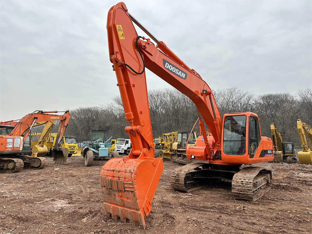DOOSAN DH220 excavator - Гусеничный экскаватор: фото 3 DOOSAN DH220 excavator - Гусеничный экскаватор: фото 3