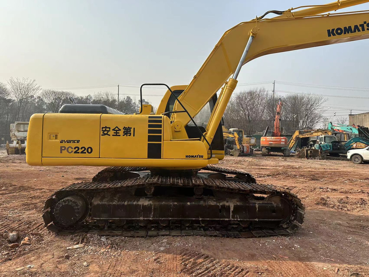 KOMATSU PC220 - Гусеничный экскаватор: фото 5 KOMATSU PC220 - Гусеничный экскаватор: фото 5
