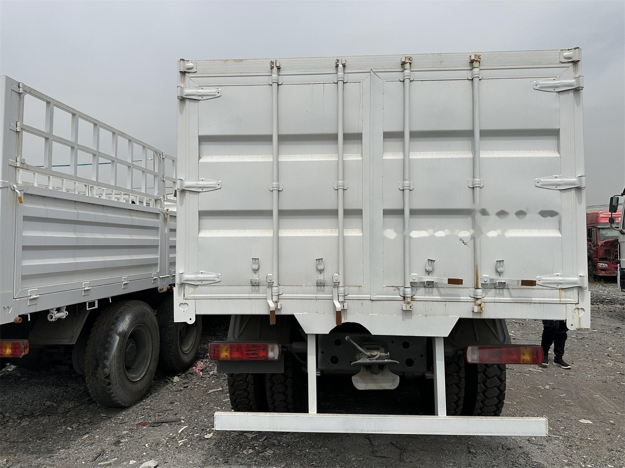SINOTRUK HOWO 371 Cargo truck - Грузовик для перевозки животных: фото 5 SINOTRUK HOWO 371 Cargo truck - Грузовик для перевозки животных: фото 5