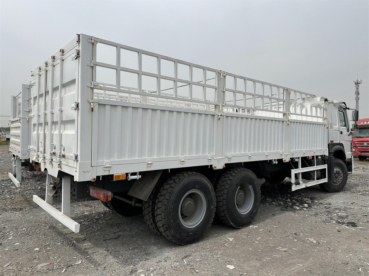 SINOTRUK HOWO 371 Cargo truck - Грузовик для перевозки животных: фото 4 SINOTRUK HOWO 371 Cargo truck - Грузовик для перевозки животных: фото 4