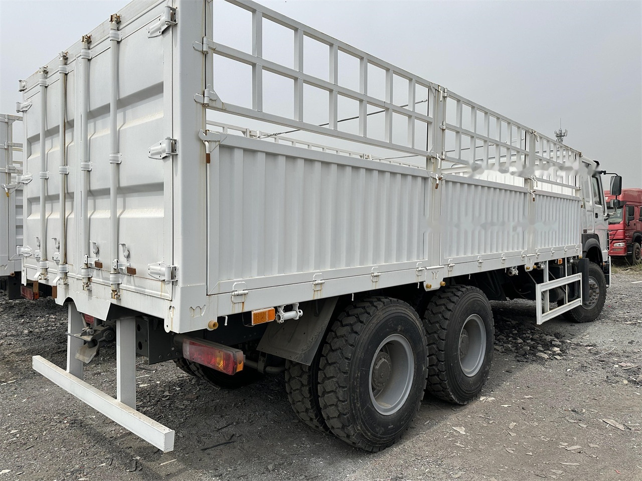 SINOTRUK HOWO 371 Cargo truck - Грузовик для перевозки животных: фото 3 SINOTRUK HOWO 371 Cargo truck - Грузовик для перевозки животных: фото 3