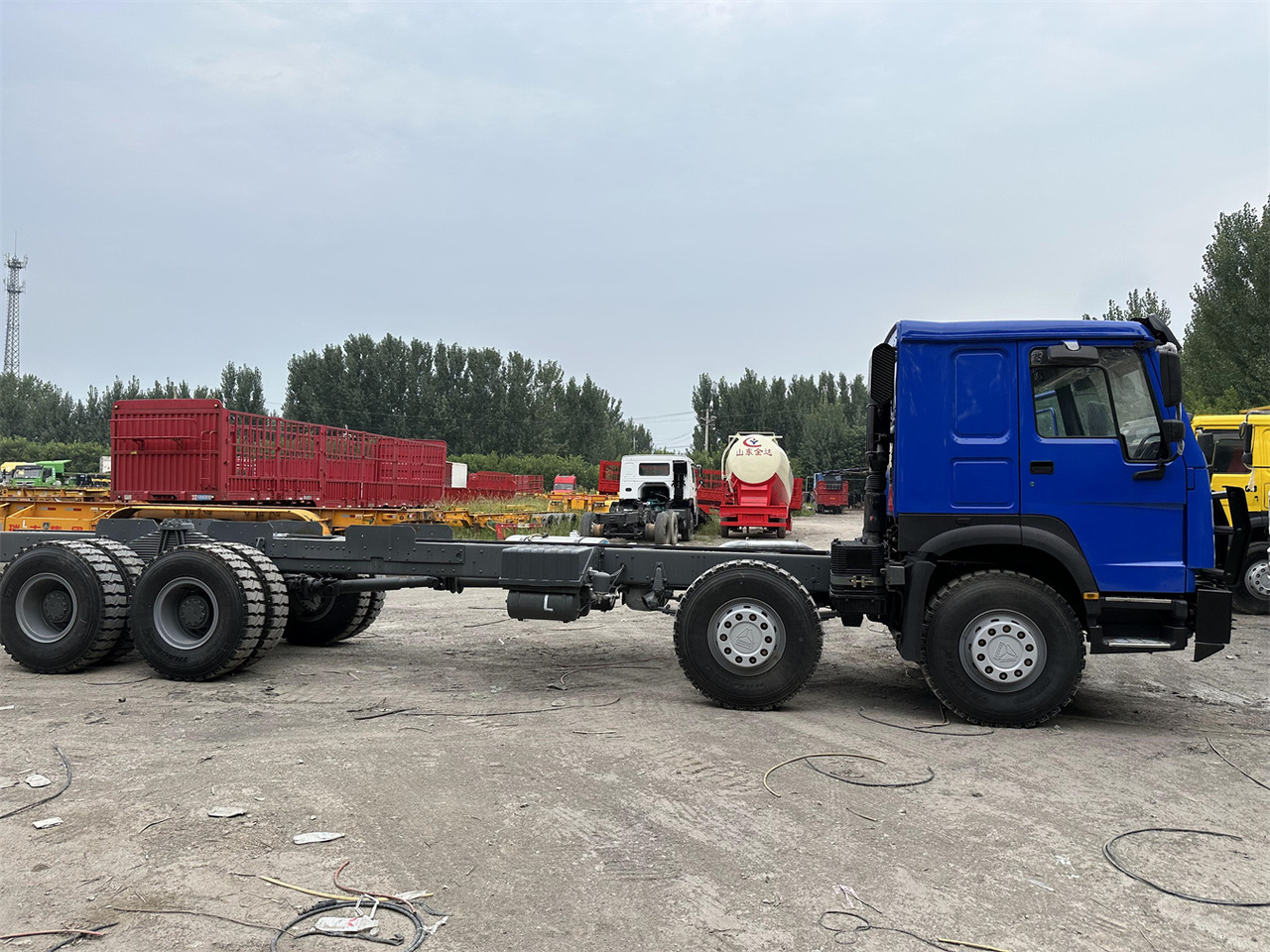 SINOTRUK HOWO 371 Chassis truck - Грузовик-шасси: фото 4 SINOTRUK HOWO 371 Chassis truck - Грузовик-шасси: фото 4