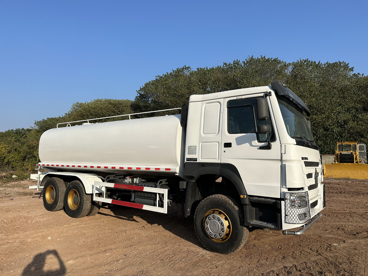 SINOTRUK HOWO 371 Water Tanker Truck - Грузовик-цистерна: фото 3 SINOTRUK HOWO 371 Water Tanker Truck - Грузовик-цистерна: фото 3