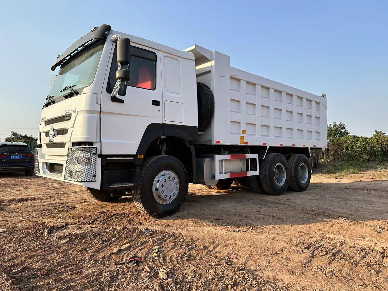 SINOTRUK HOWO 371hp 6x4 - Самосвал: фото 3 SINOTRUK HOWO 371hp 6x4 - Самосвал: фото 3