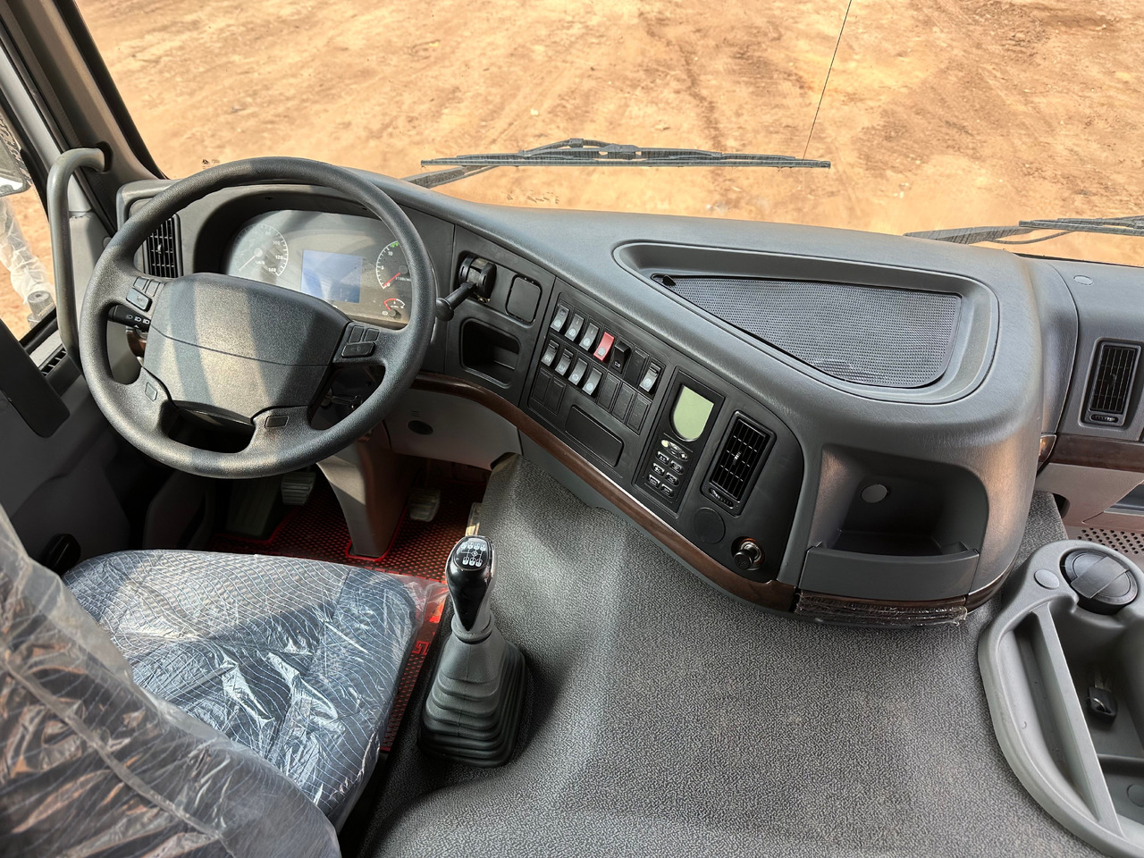 SINOTRUK HOWO Dump truck 371 6x4 - Самосвал: фото 4 SINOTRUK HOWO Dump truck 371 6x4 - Самосвал: фото 4