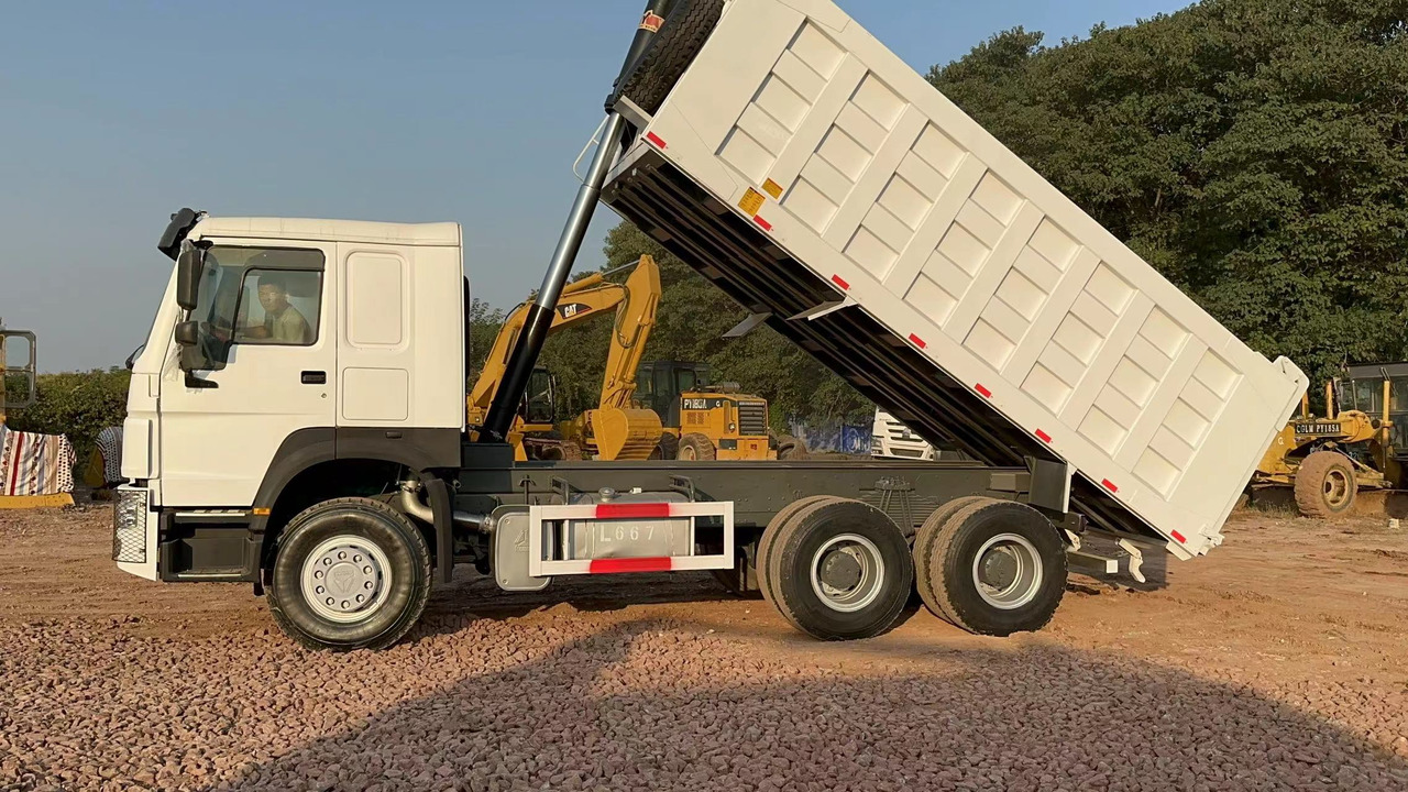 SINOTRUK HOWO HOWO 371 6x4 - Самосвал: фото 3 SINOTRUK HOWO HOWO 371 6x4 - Самосвал: фото 3