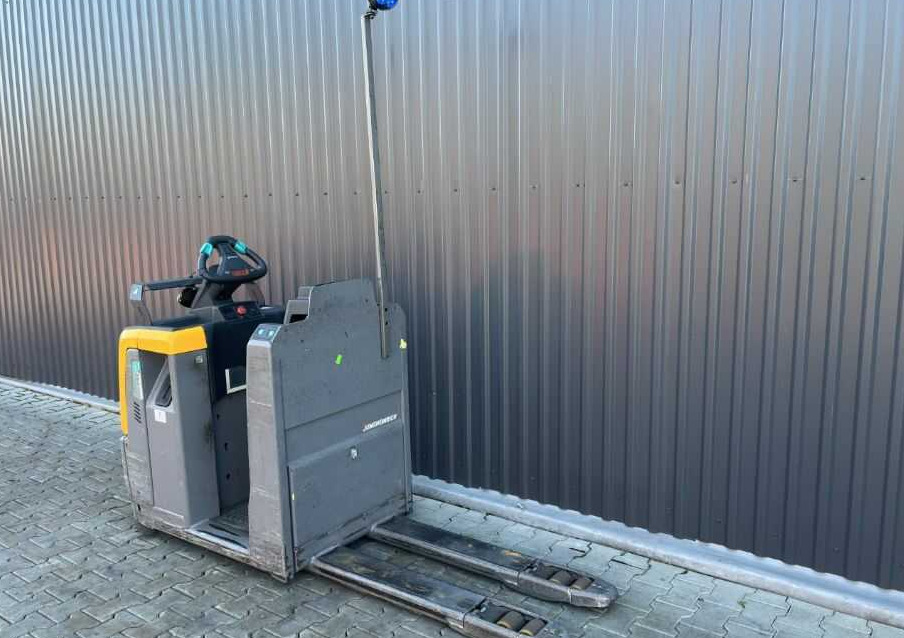 Jungheinrich ECE220 - Сборщик заказов: фото 3 Jungheinrich ECE220 - Сборщик заказов: фото 3