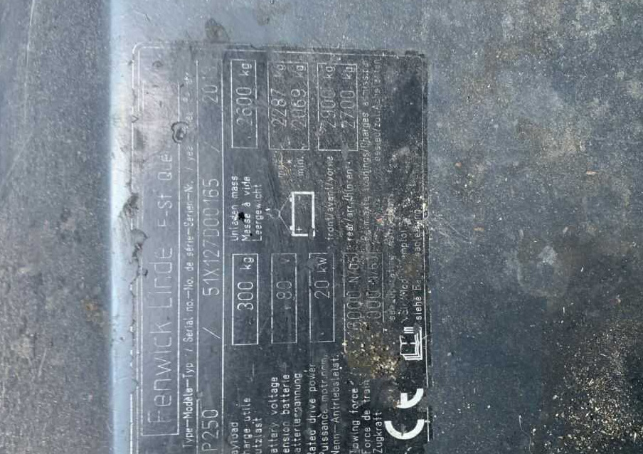 Linde P250 - Складской тягач: фото 4 Linde P250 - Складской тягач: фото 4