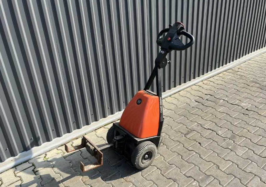 Linde TWE080N - Складской тягач: фото 1 Linde TWE080N - Складской тягач: фото 1