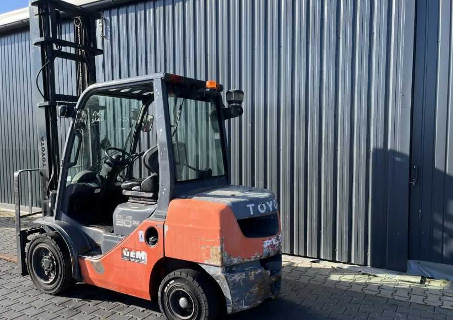 Toyota 8FDF30 - Дизельный погрузчик: фото 3 Toyota 8FDF30 - Дизельный погрузчик: фото 3