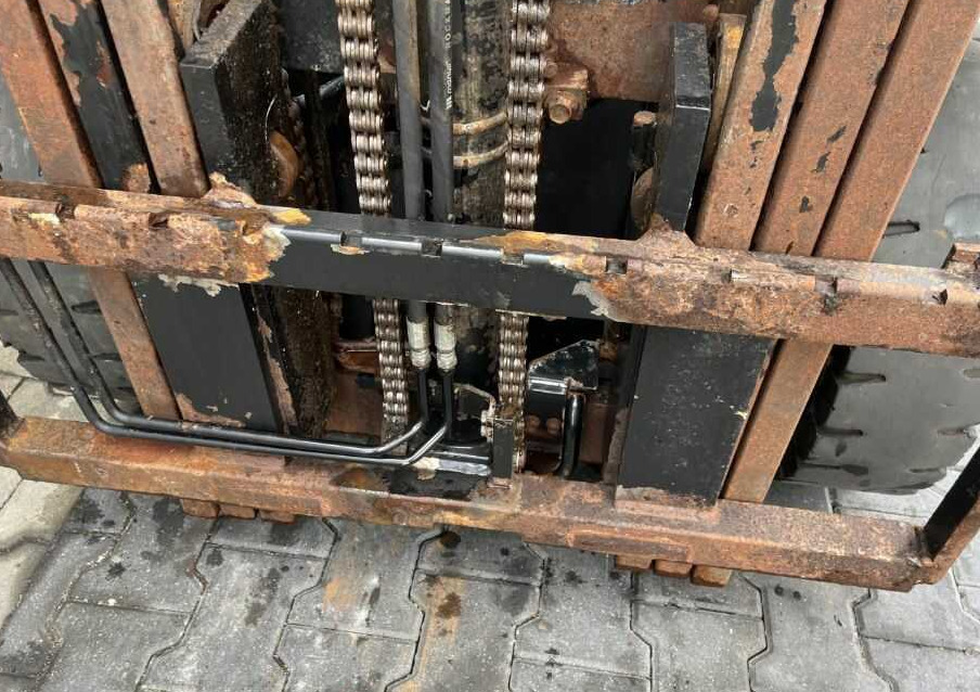 Газовый погрузчик Toyota 8FGF20: фото 8 Газовый погрузчик Toyota 8FGF20: фото 8