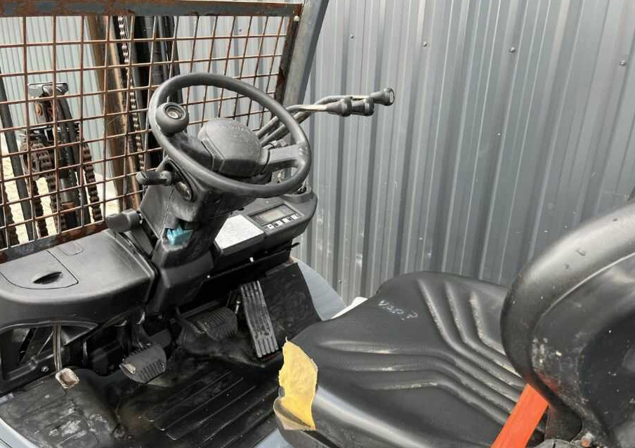 Газовый погрузчик Toyota 8FGF20: фото 6 Газовый погрузчик Toyota 8FGF20: фото 6