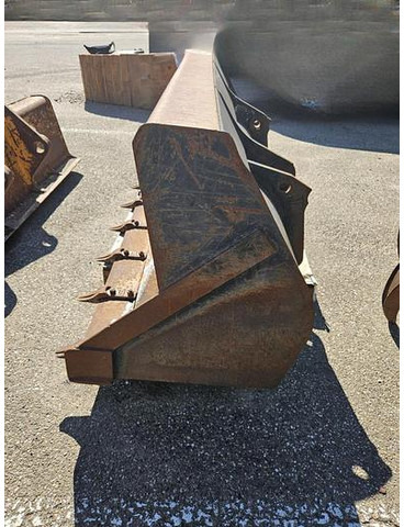 Caterpillar 428D - Ковш: фото 4 Caterpillar 428D - Ковш: фото 4